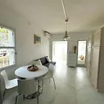 Salina Bay - Cosy Sur La Apartment Hyeres